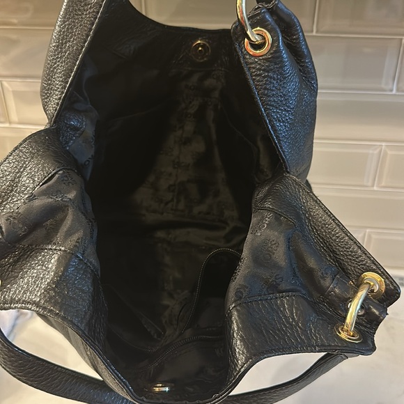 Michael Kors Hobo carryall in black pebbled leather with tassel - Picture 6 of 12